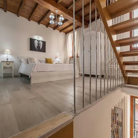 Vittoria Palace Spanish Steps Apartment Rome
