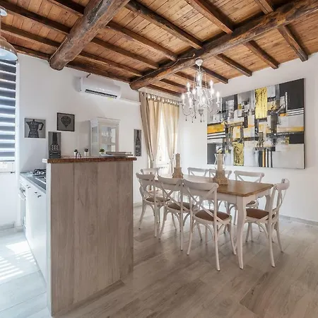 Vittoria Palace Spanish Steps Apartment