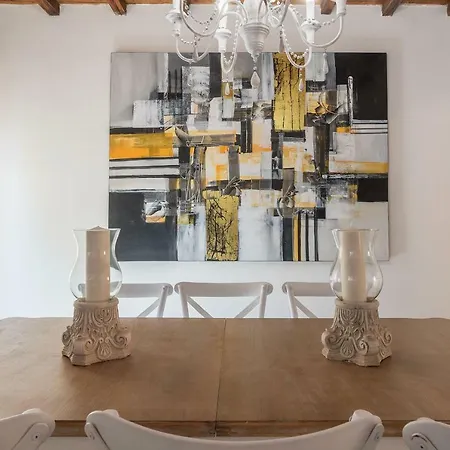 Vittoria Palace Spanish Steps Apartment